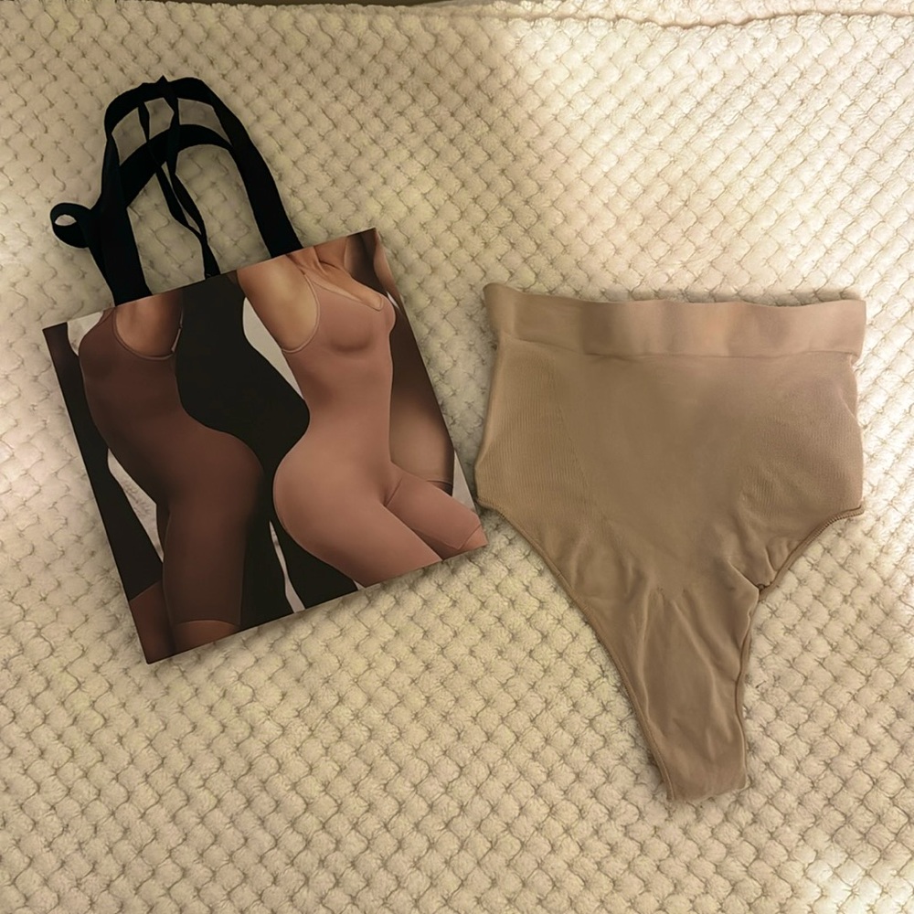 Skims high waisted thong